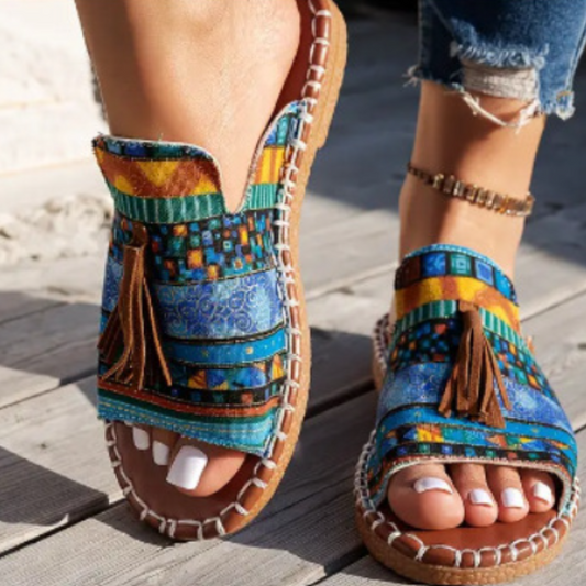 Women's Flat Sandals with Adjustable Straps and Cushioned Insole