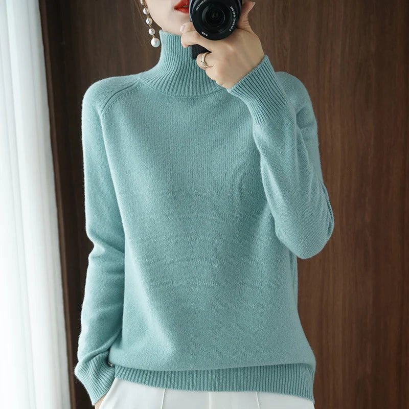 Women’s Warm Turtleneck Sweater with Ribbed Cuffs