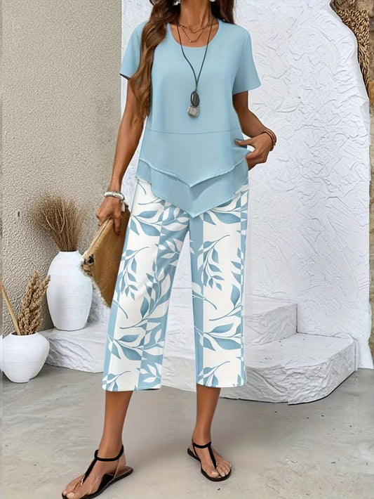 Women's Printed Two Piece Set with Short Sleeve Top and Cropped Pants Casual Outfit