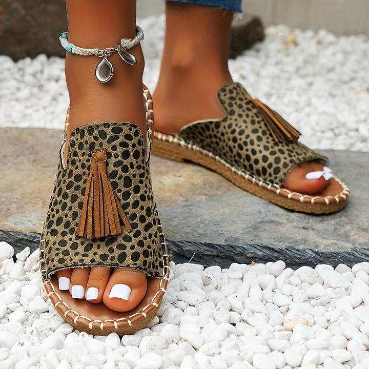 Women's Flat Sandals with Adjustable Straps and Cushioned Insole