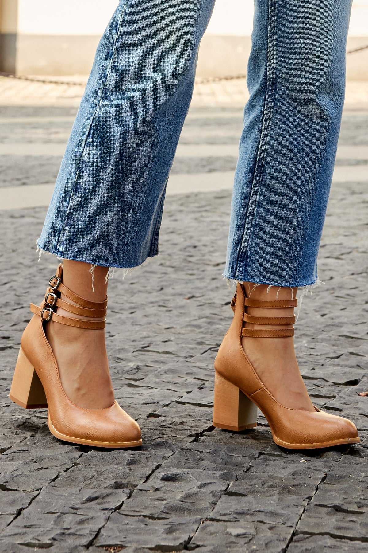 Women’s Block Heel Sandals with Ankle Strap and Minimal Design