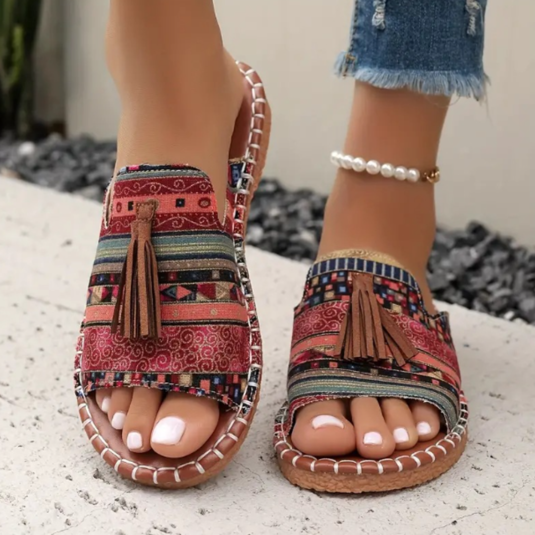 Women's Flat Sandals with Adjustable Straps and Cushioned Insole