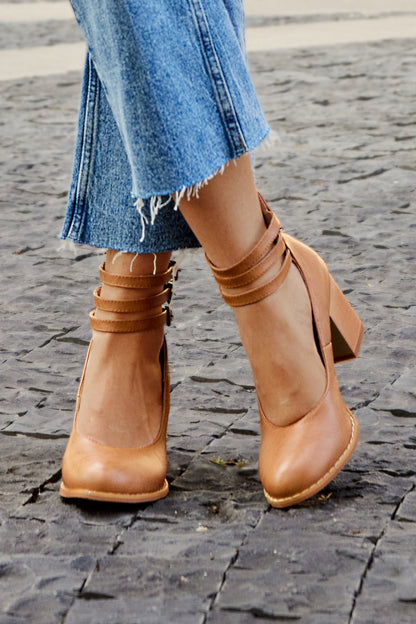 Women’s Block Heel Sandals with Ankle Strap and Minimal Design