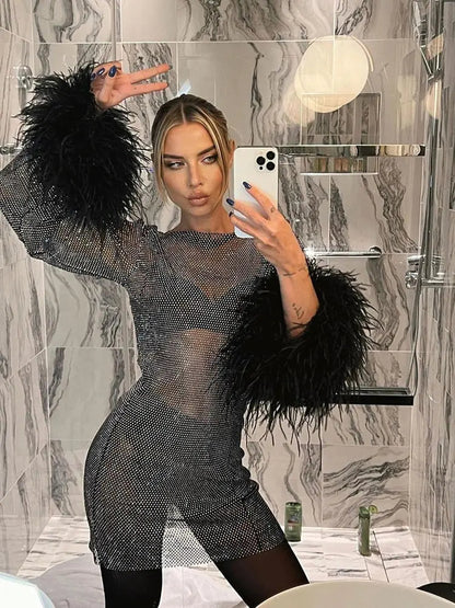 Mini-Kleid mit transparenten Manschetten und Federn Für Damen
