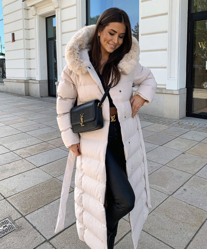 Langer Steppmantel mit Kapuze und Fell für Winter Damen
