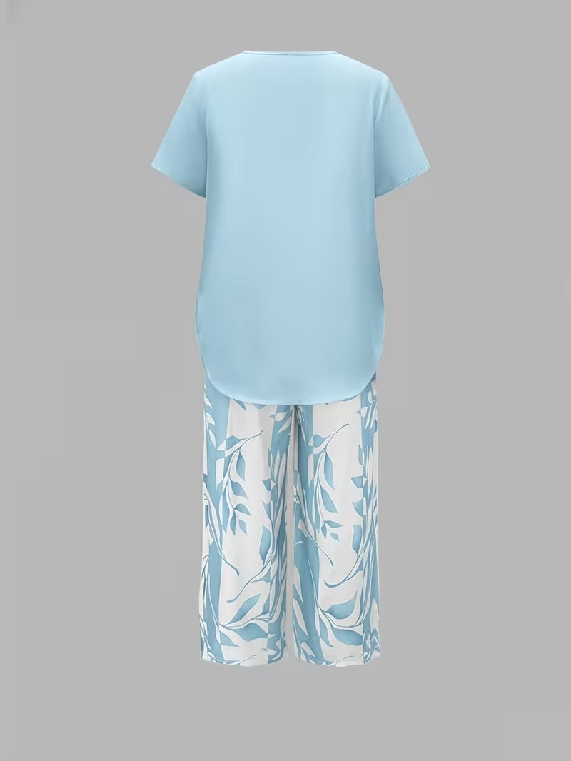 Women's Printed Two Piece Set with Short Sleeve Top and Cropped Pants Casual Outfit
