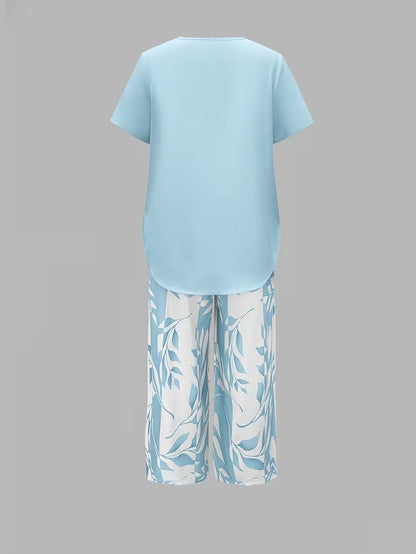 Women's Printed Two Piece Set with Short Sleeve Top and Cropped Pants Casual Outfit