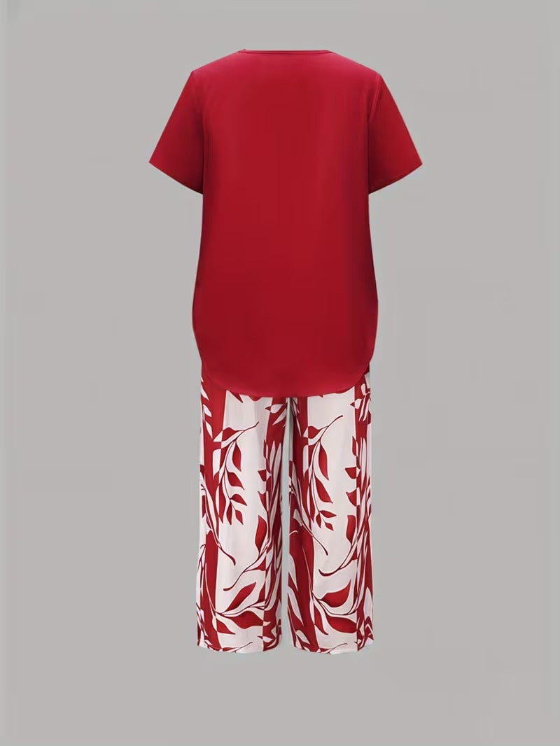 Women's Printed Two Piece Set with Short Sleeve Top and Cropped Pants Casual Outfit