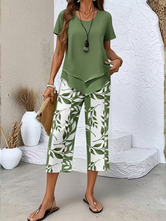 Women's Printed Two Piece Set with Short Sleeve Top and Cropped Pants Casual Outfit