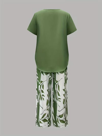 Women's Printed Two Piece Set with Short Sleeve Top and Cropped Pants Casual Outfit