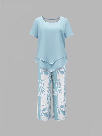 Women's Printed Two Piece Set with Short Sleeve Top and Cropped Pants Casual Outfit