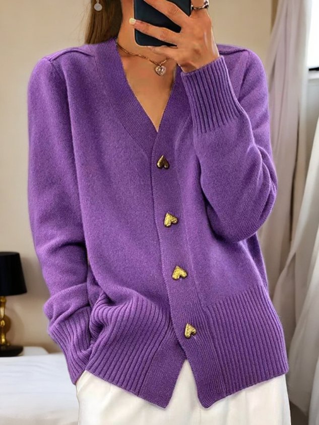 Strickjacke Mit Süßen Herzförmigen Knöpfen